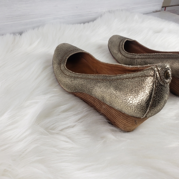 Calvin Klein Jeans Jayleen Gold Leather Wedge - Picture 9 of 12